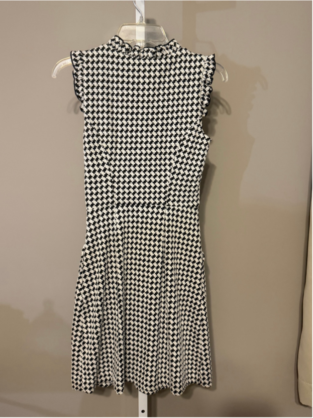 Women’s ELLE Houndstooth Ruffle Dress Size 4 Black and White